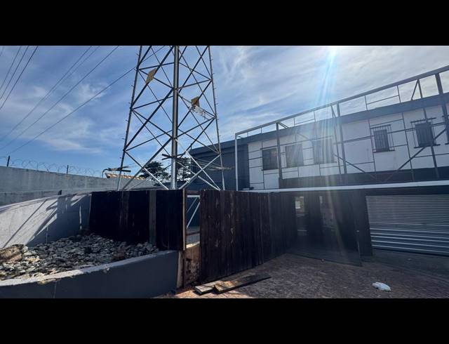1,178M² WAREHOUSE TO LET IN WYNBERG